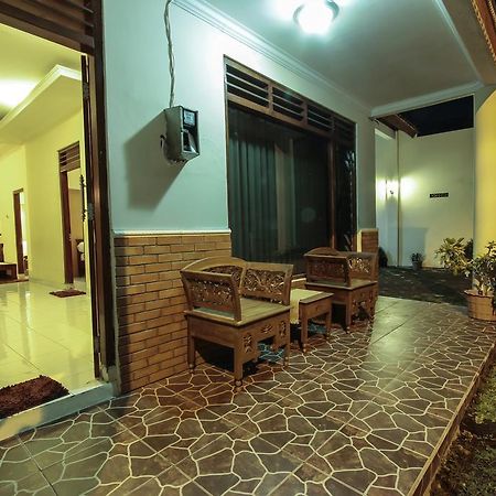 Griya Langen Guesthouse Jogyakarta Zewnętrze zdjęcie