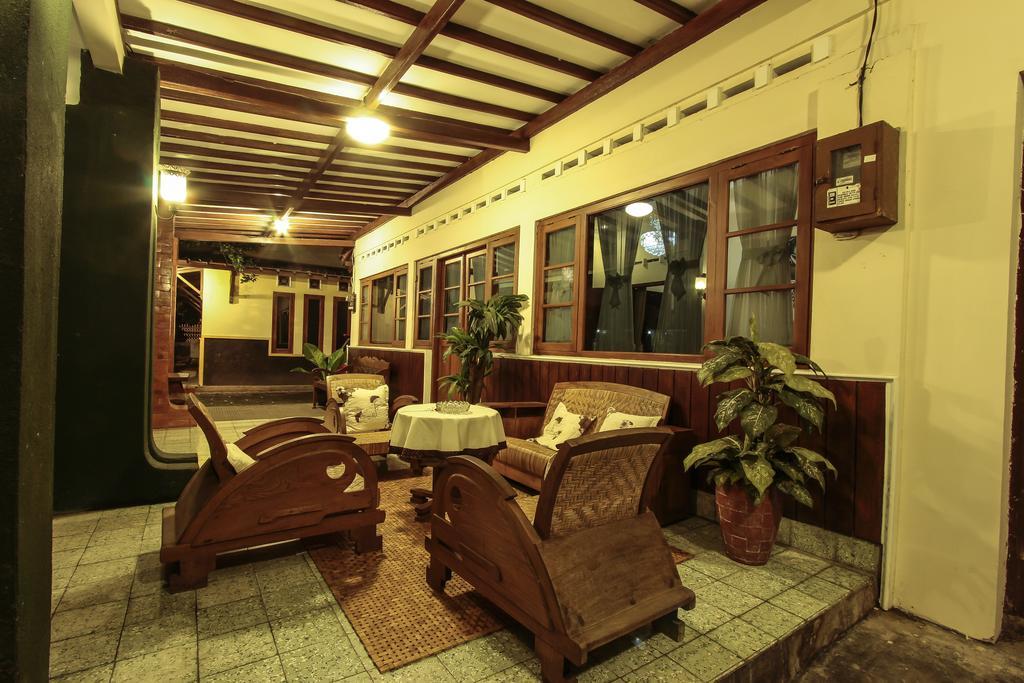 Griya Langen Guesthouse Jogyakarta Zewnętrze zdjęcie