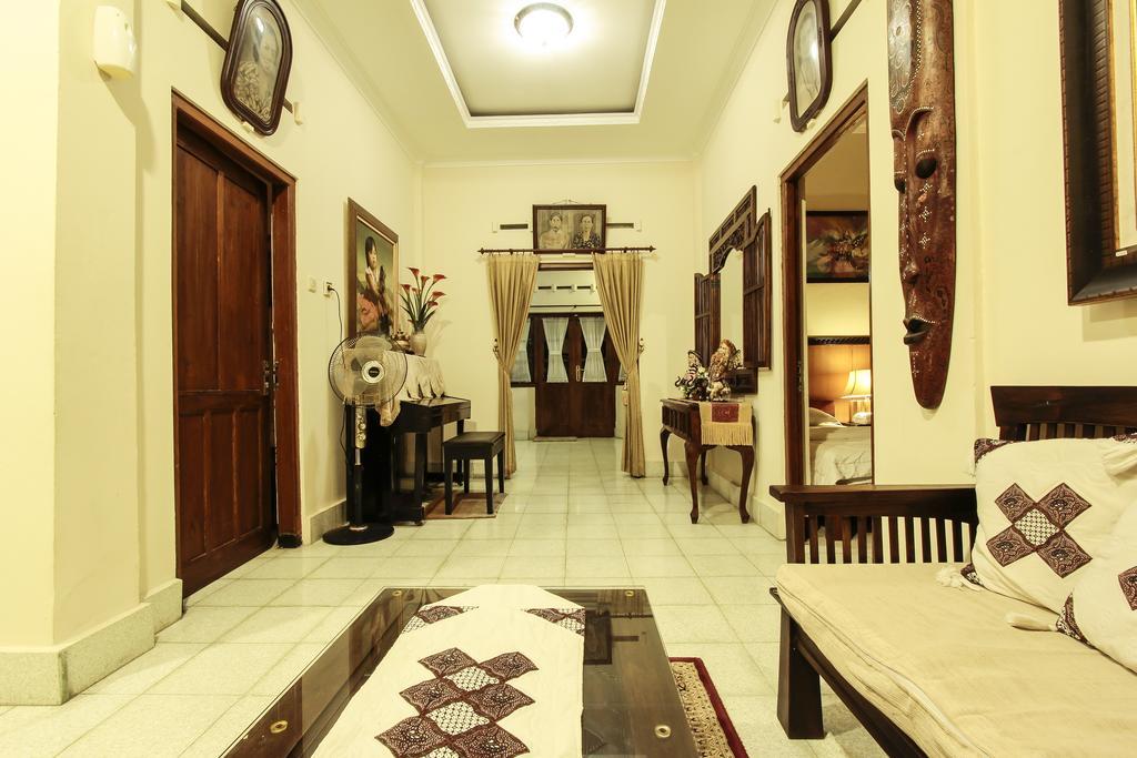 Griya Langen Guesthouse Jogyakarta Zewnętrze zdjęcie