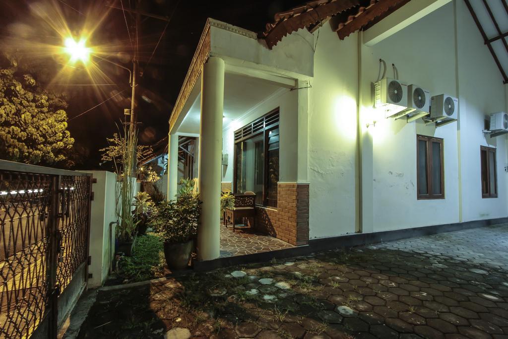 Griya Langen Guesthouse Jogyakarta Zewnętrze zdjęcie